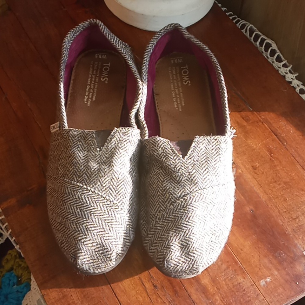 Tom's brown and gold women's size 9.5 shoe